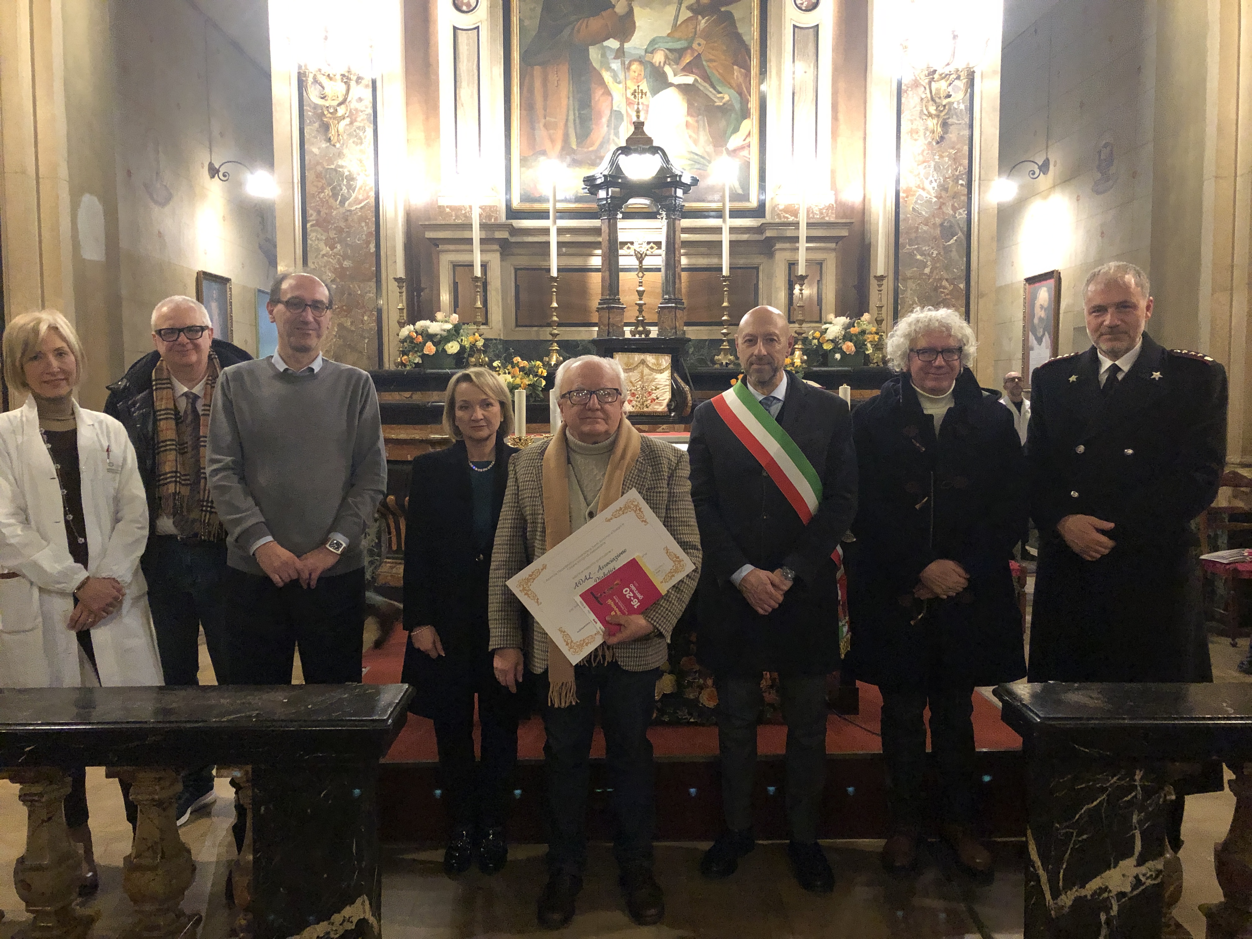 La consegna degli attestati di ringraziamento ai donatori