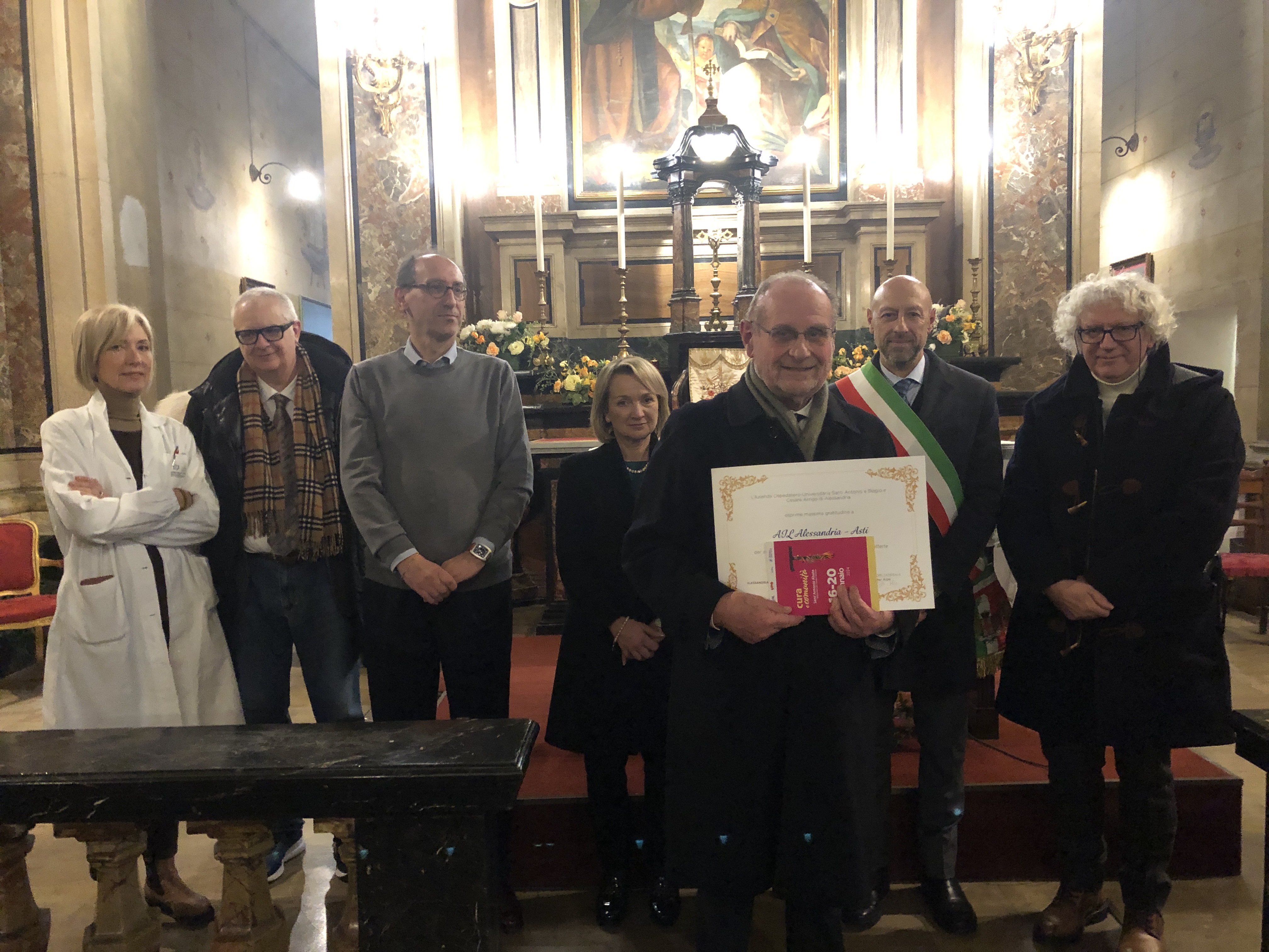 La consegna degli attestati di ringraziamento ai donatori