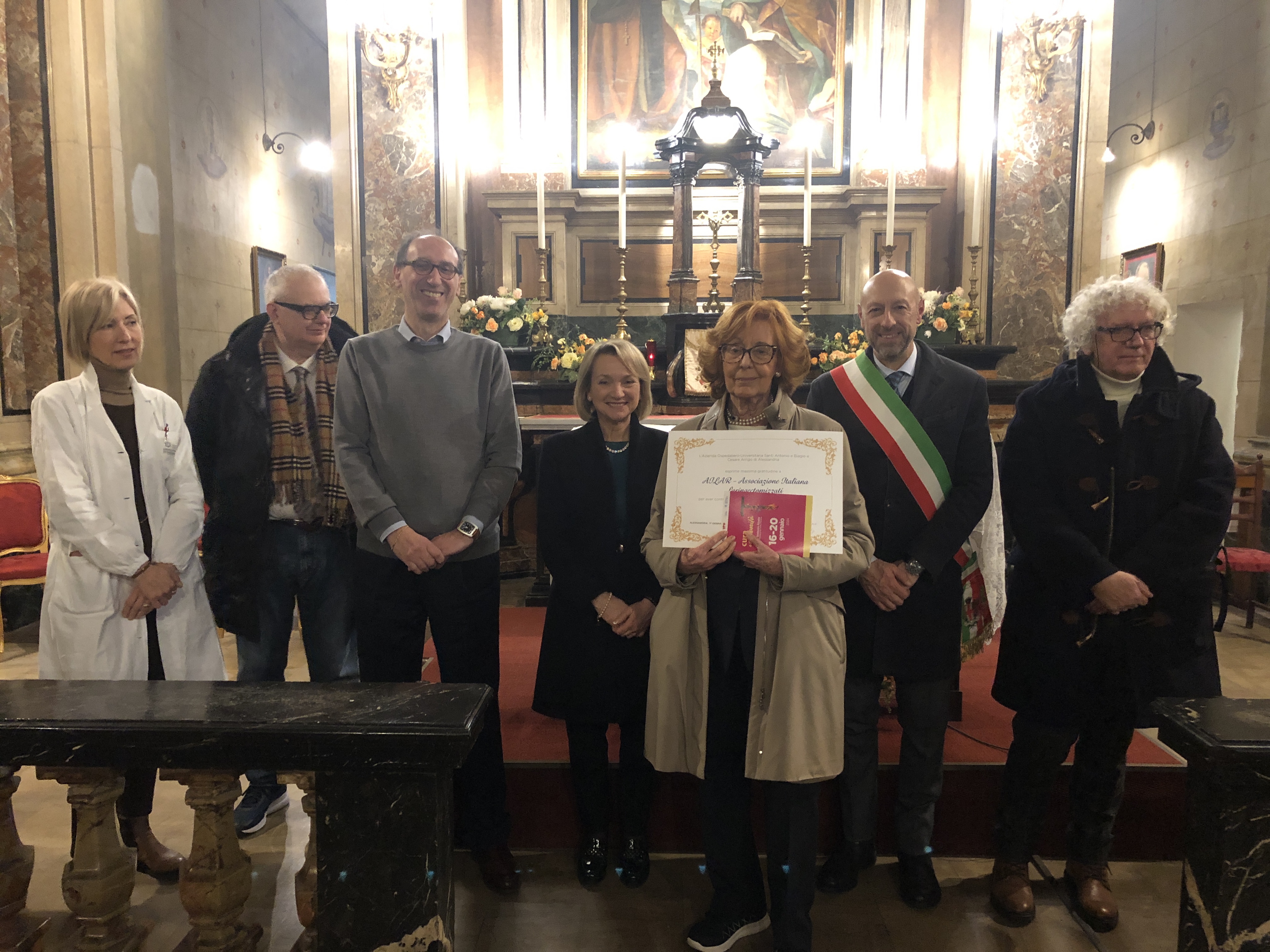 La consegna degli attestati di ringraziamento ai donatori