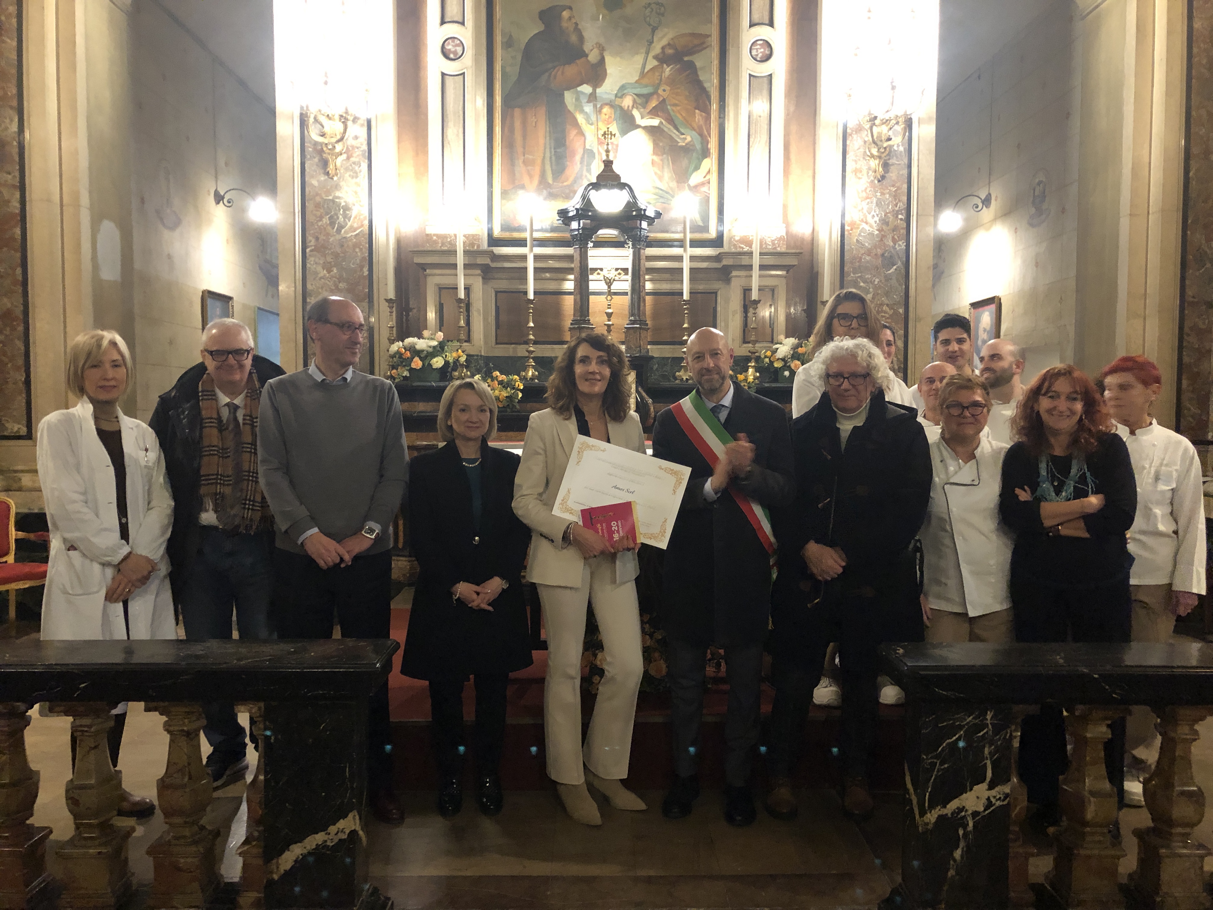 La consegna degli attestati di ringraziamento ai donatori