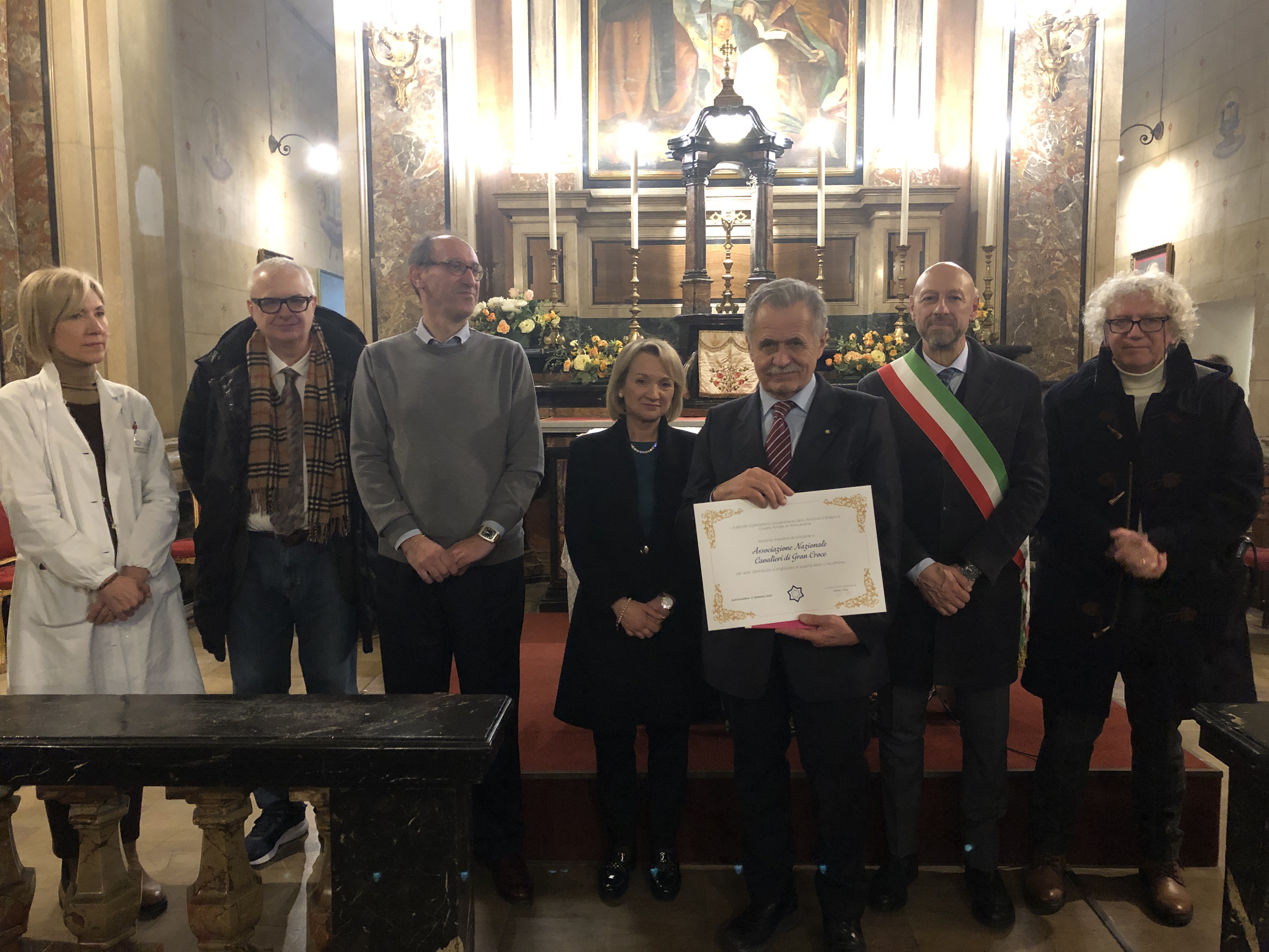 La consegna degli attestati di ringraziamento ai donatori