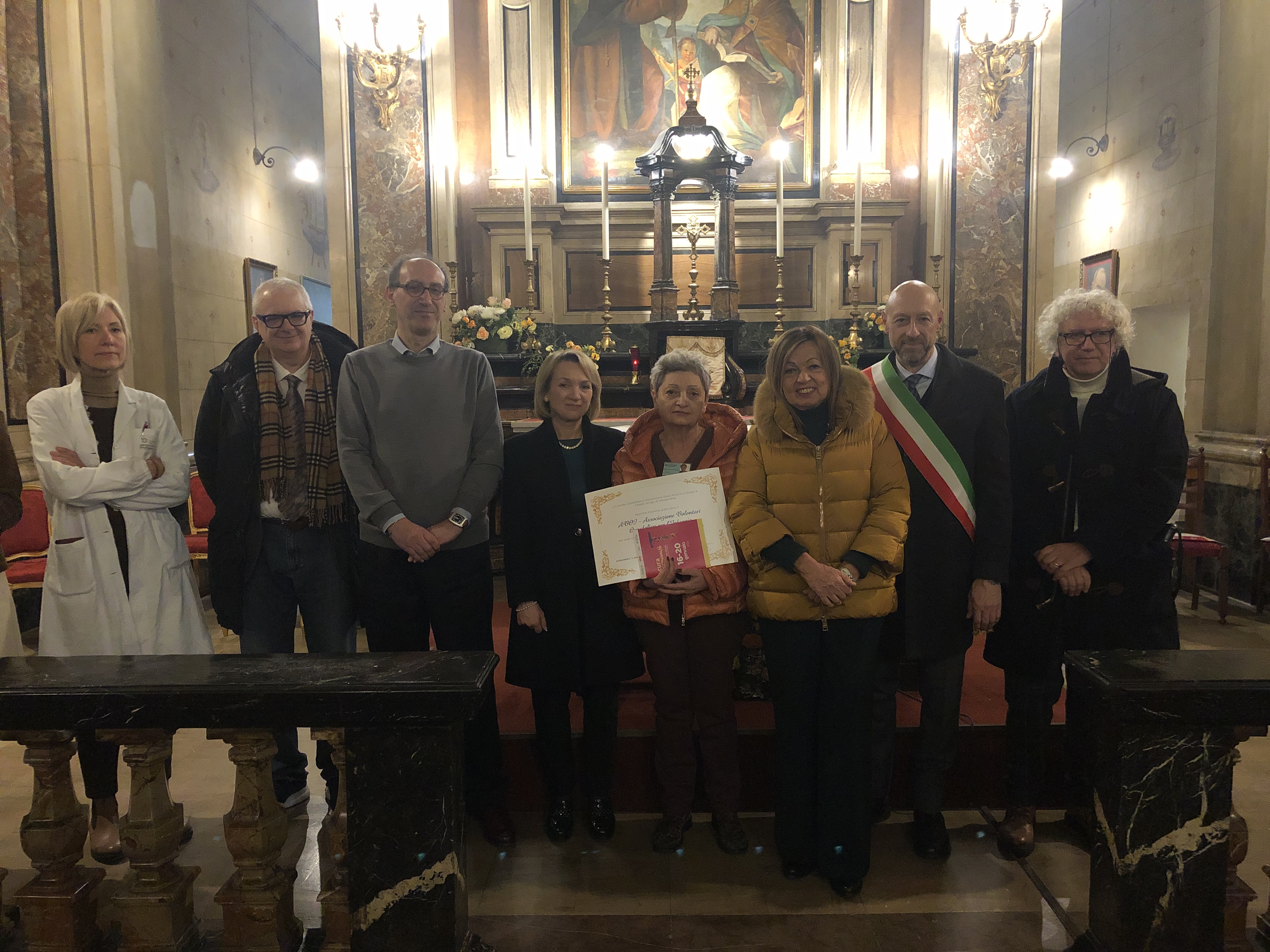 La consegna degli attestati di ringraziamento ai donatori