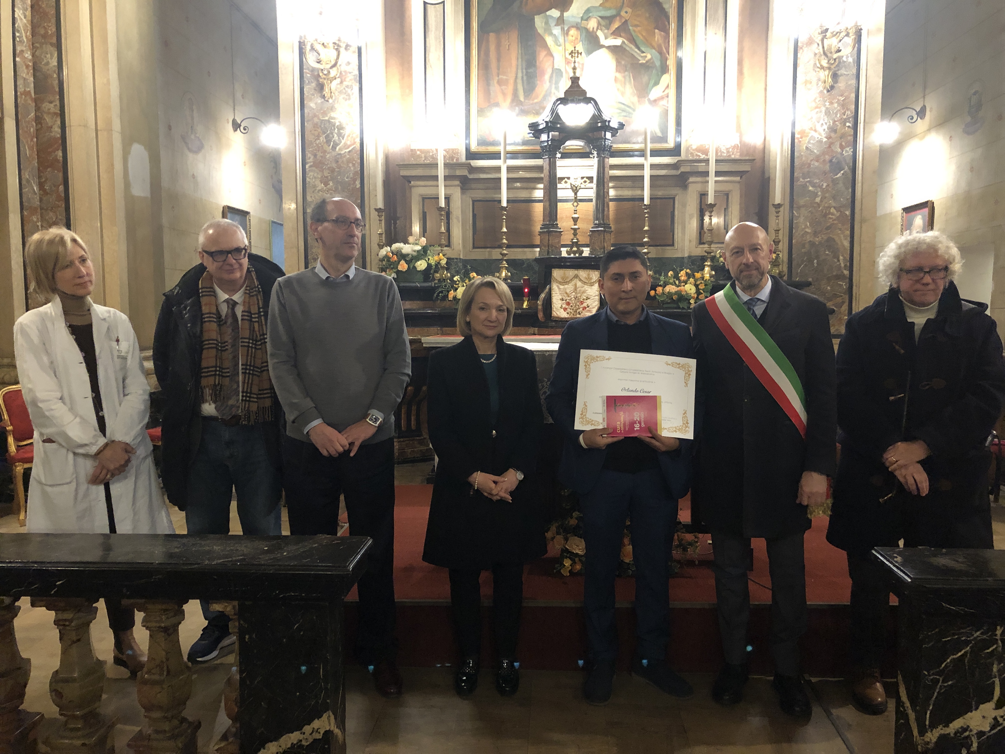 La consegna degli attestati di ringraziamento ai donatori