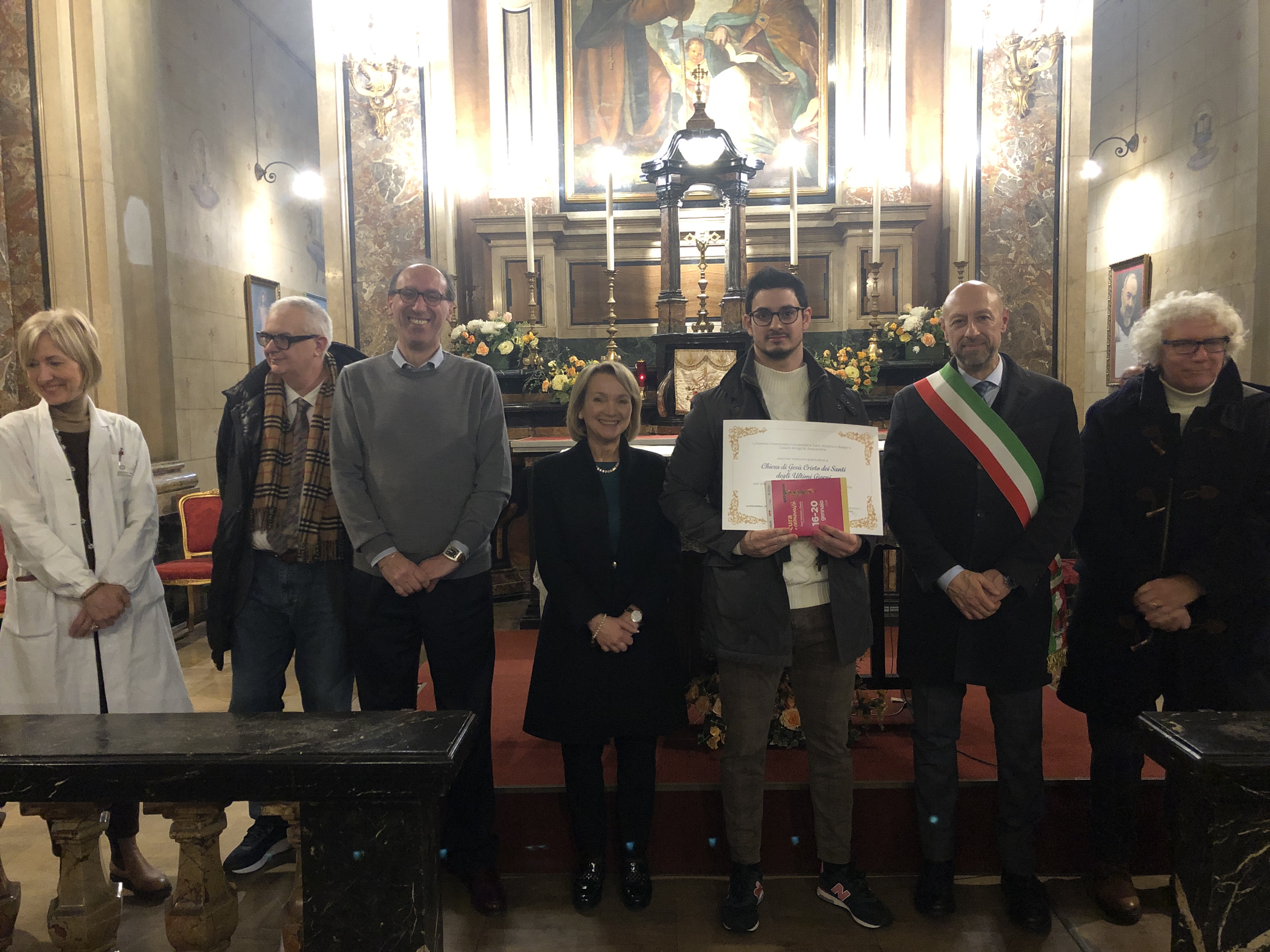 La consegna degli attestati di ringraziamento ai donatori