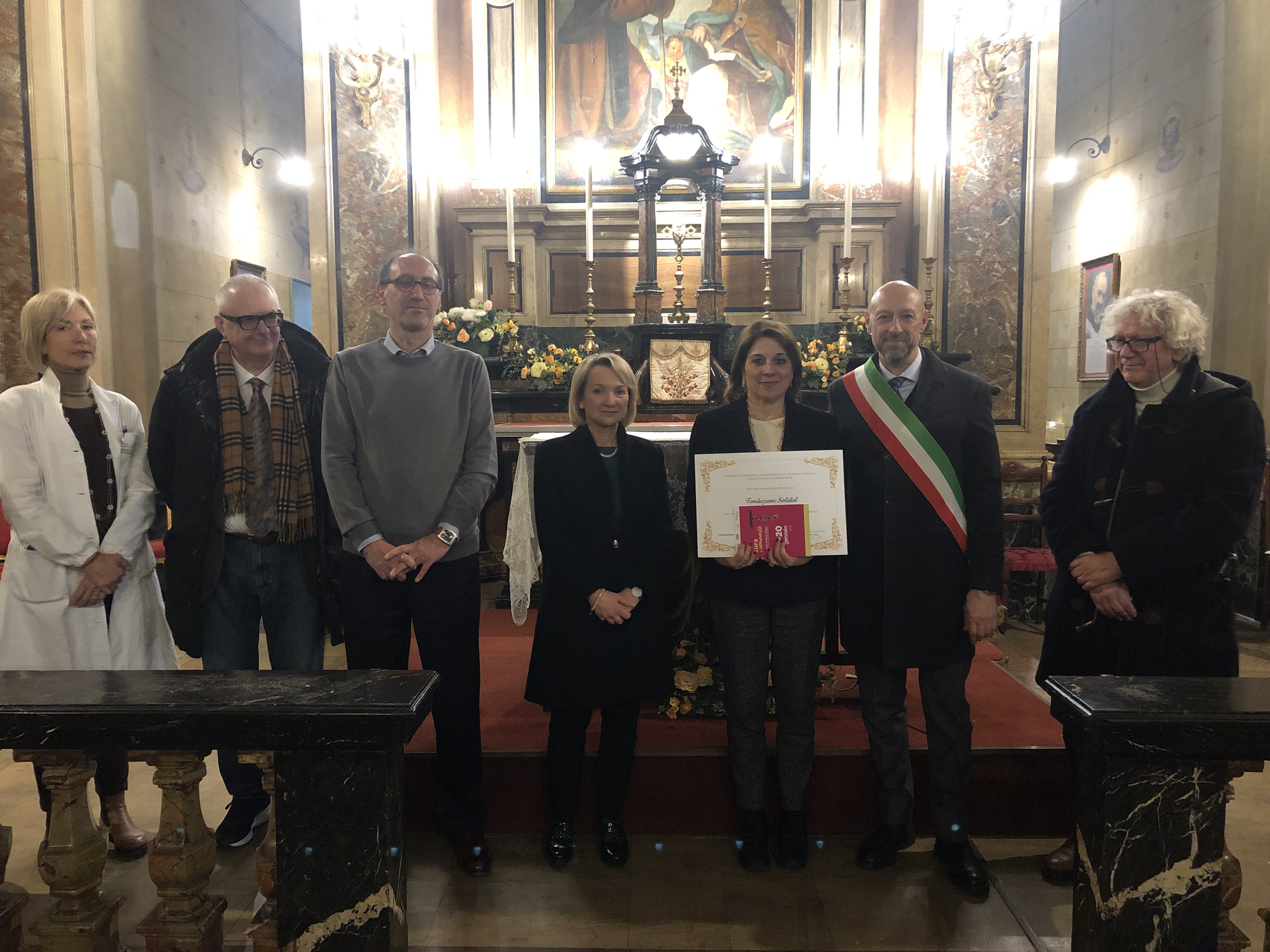 La consegna degli attestati di ringraziamento ai donatori