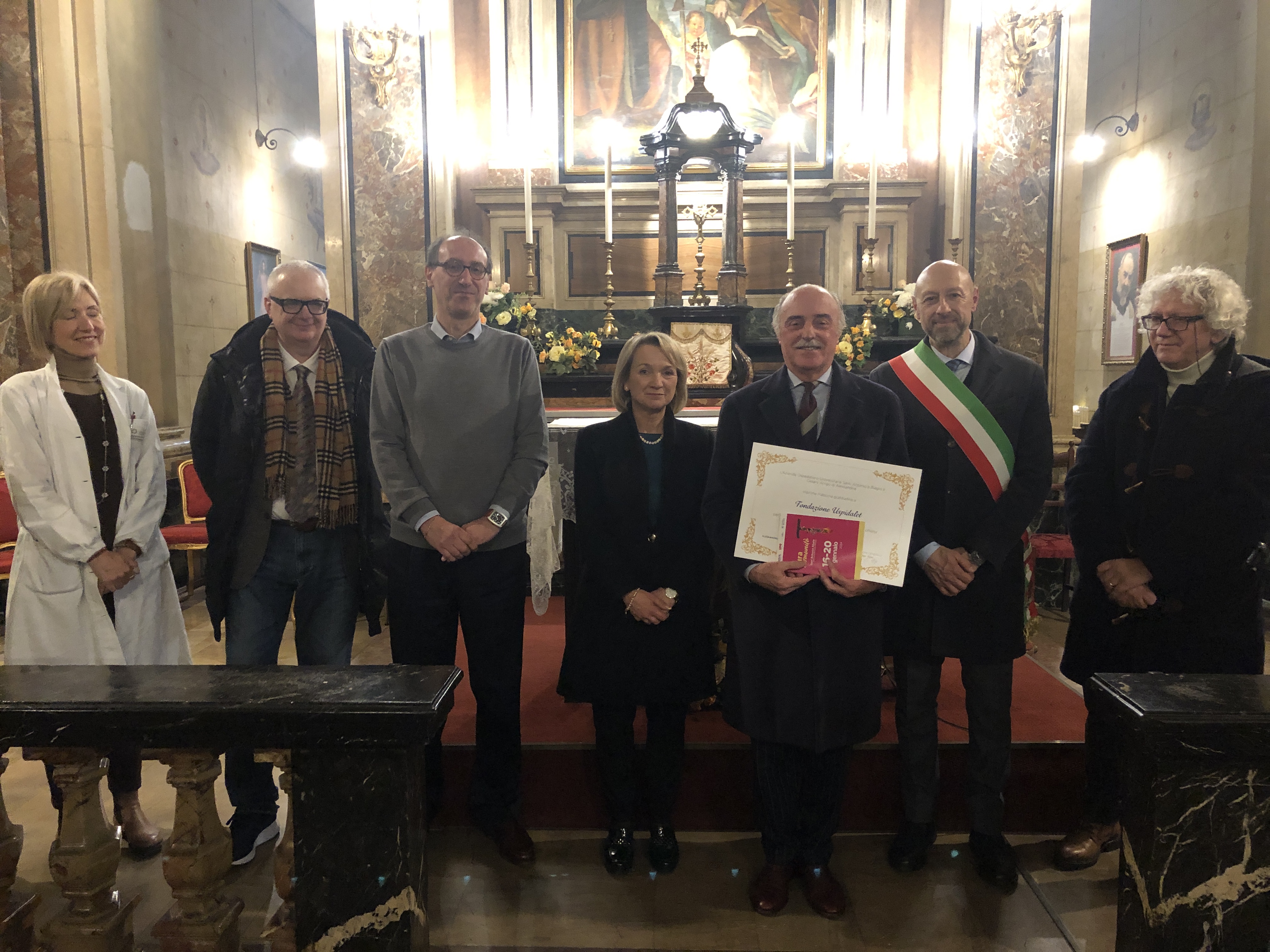 La consegna degli attestati di ringraziamento ai donatori