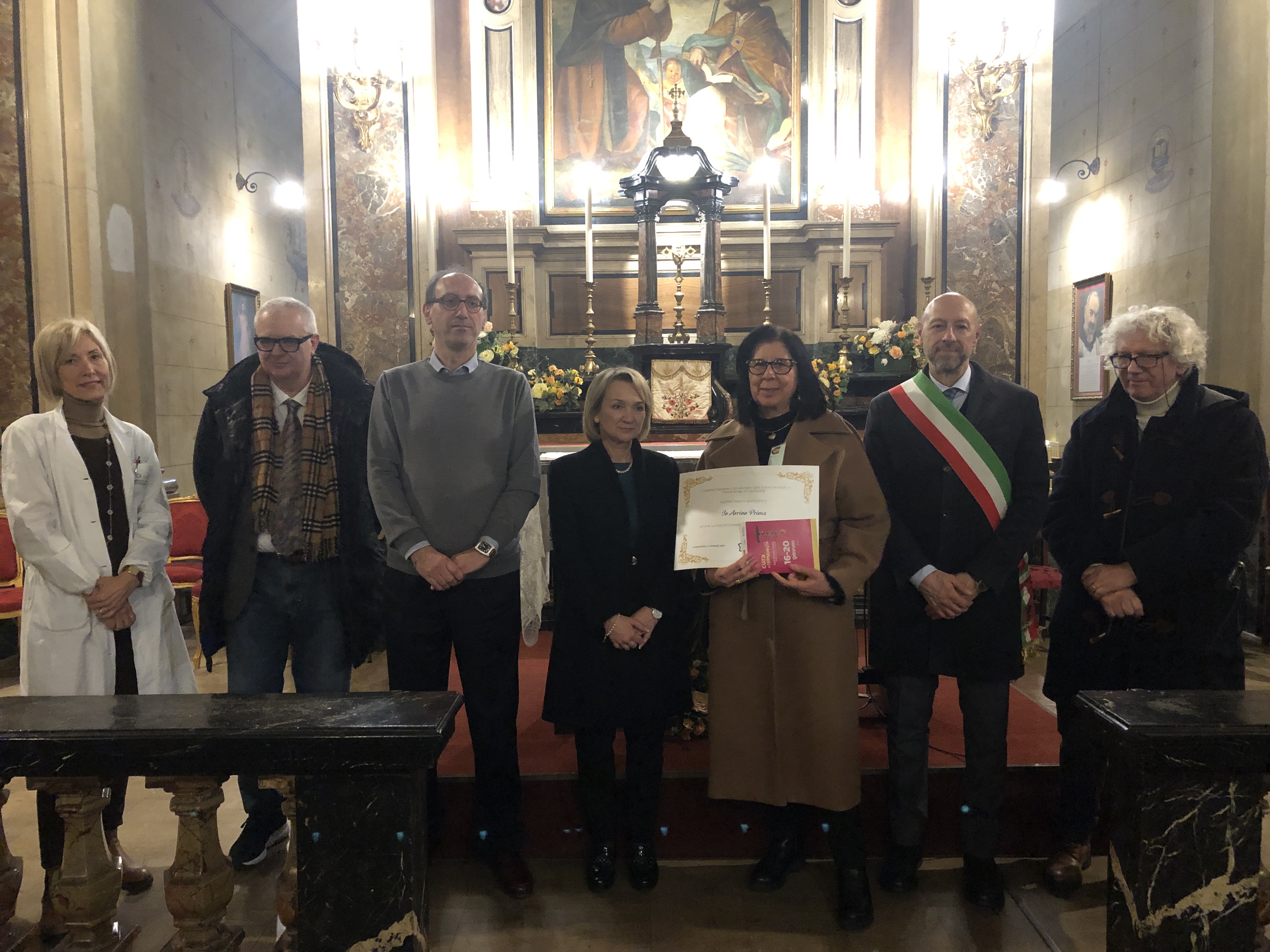 La consegna degli attestati di ringraziamento ai donatori