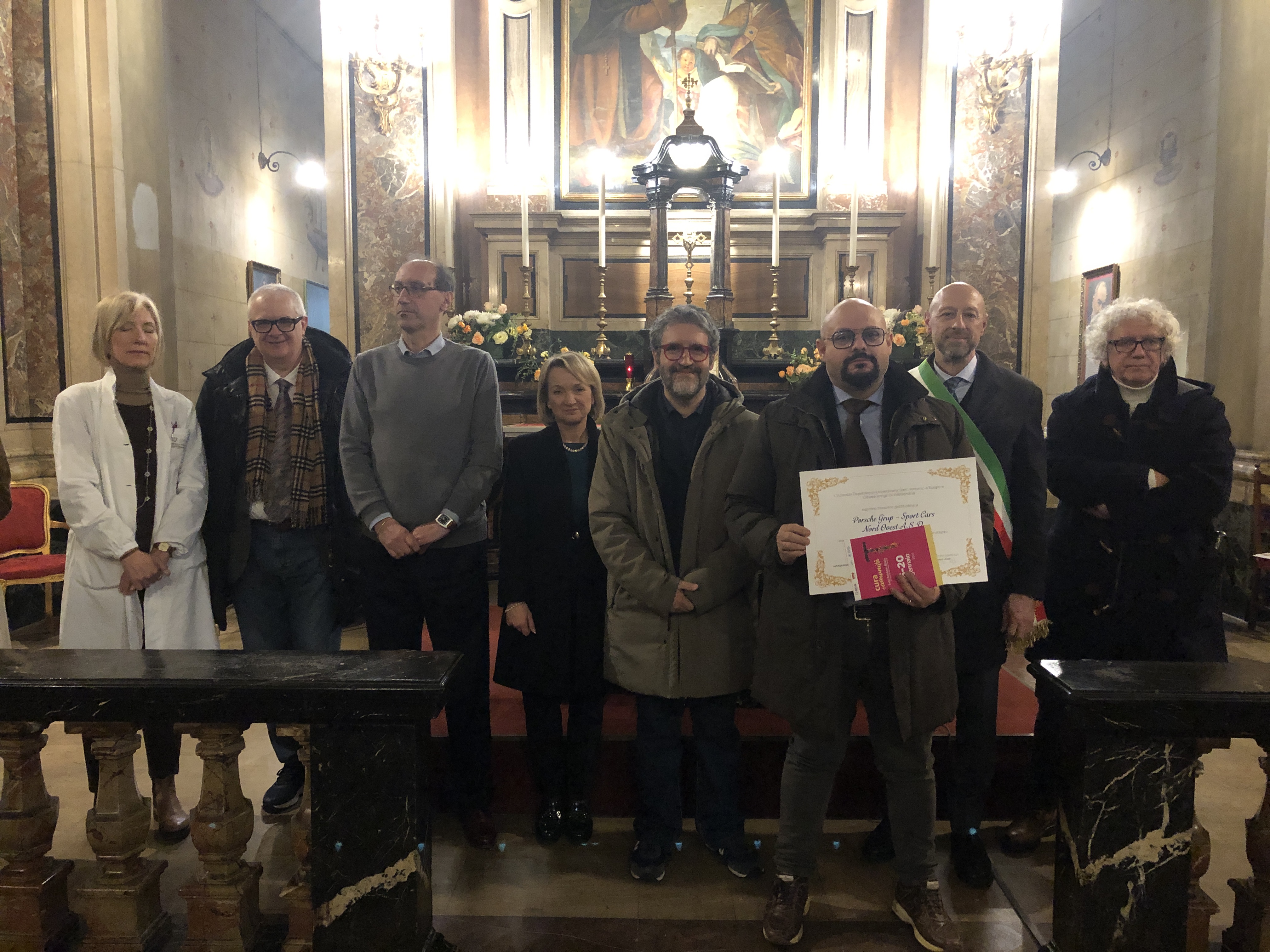 La consegna degli attestati di ringraziamento ai donatori