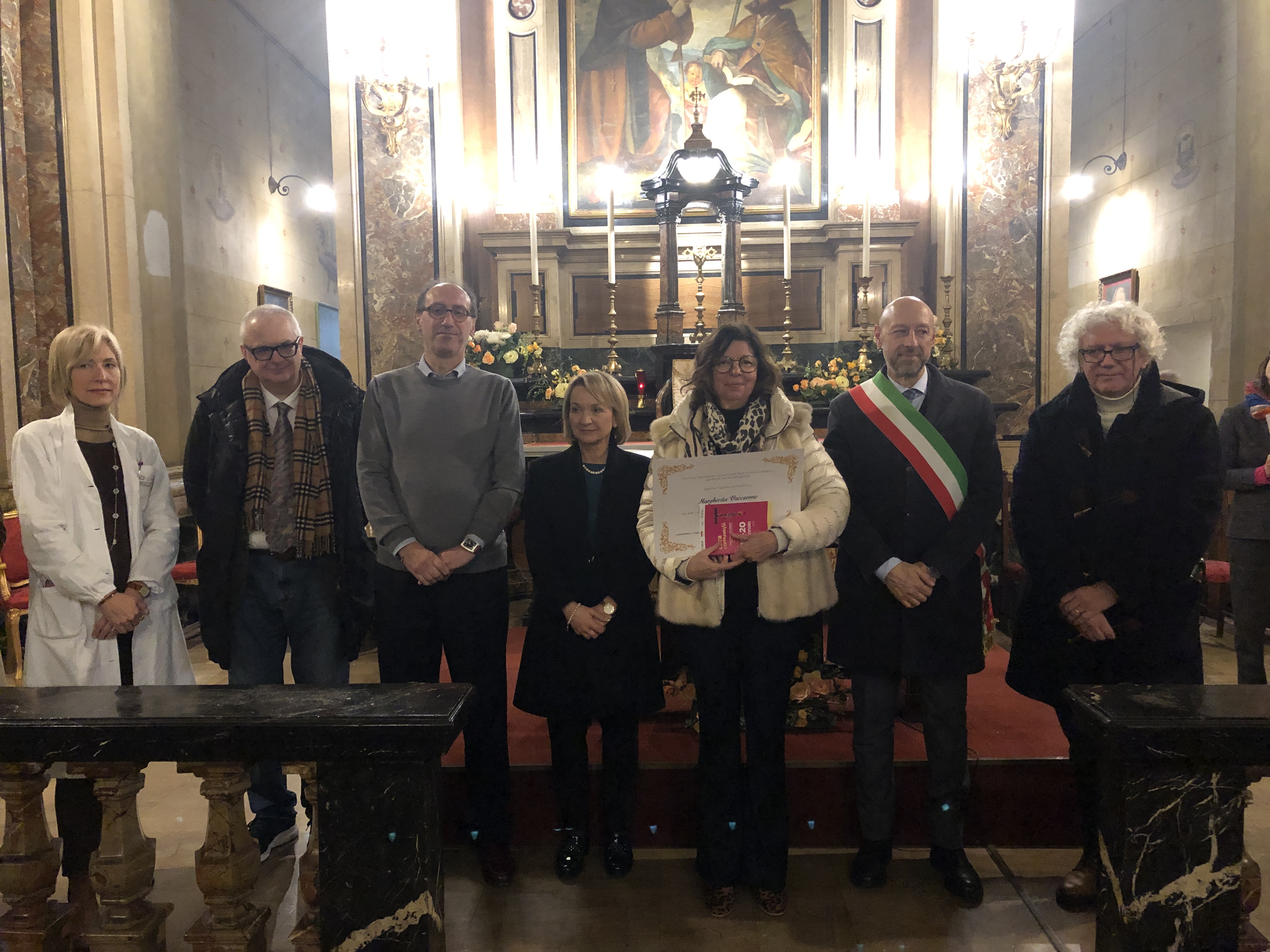 La consegna degli attestati di ringraziamento ai donatori