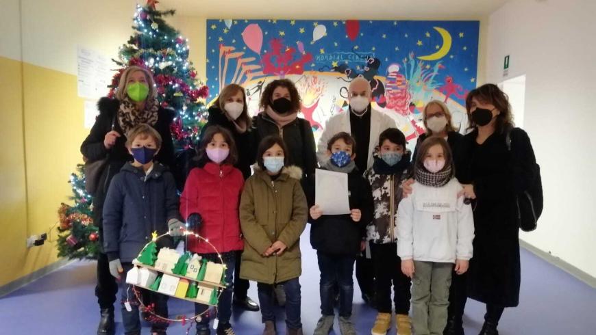 foto di gruppo dei bambini della scuola primaria Prato