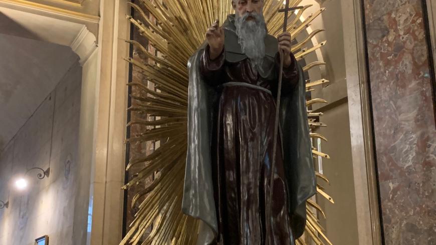 la statua di sant'antonio nella chiesa dell'ospedale