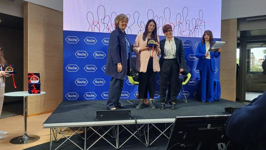 marta betti e alessia francese durante la consegna del premio