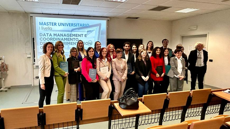 i 16 studenti che hanno conseguito il master