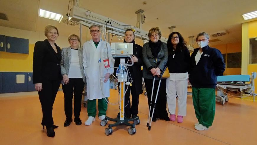 il momento della donazione del dispositivo per  per la ventilazione non invasiva