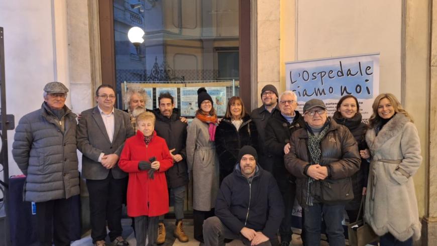 Foto di gruppo inaugurazione mostra L'ospedale siamo noi